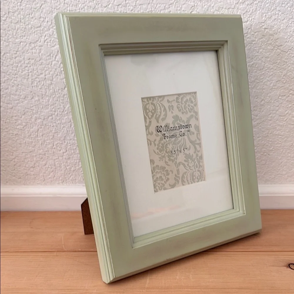 NWOT 10”x12” heavy pale green rustic finish desk frame w/mat for 3.5”x5” photo
